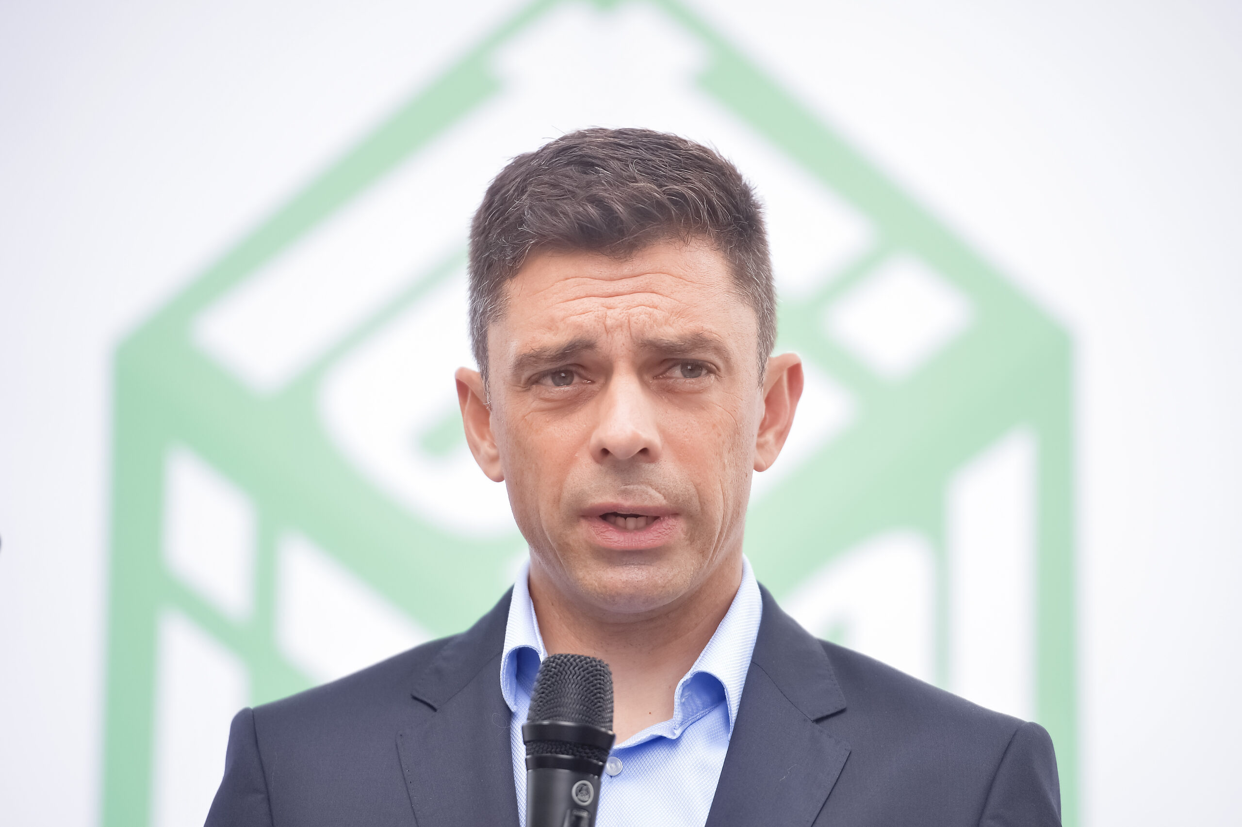 Eduard Novak, luat la întrebări în privința ordinului de ministru