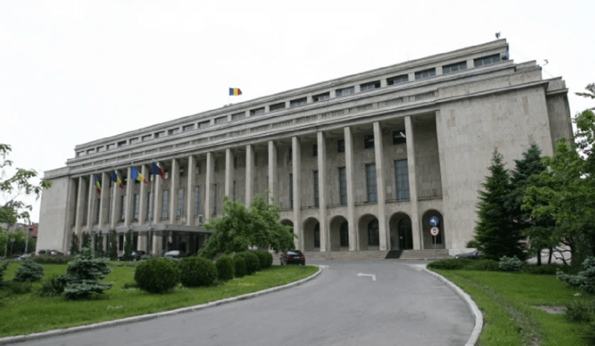 Palatul Victoria, iluminat în albastru, de Ziua Internaţională de Conştientizare a Autismului