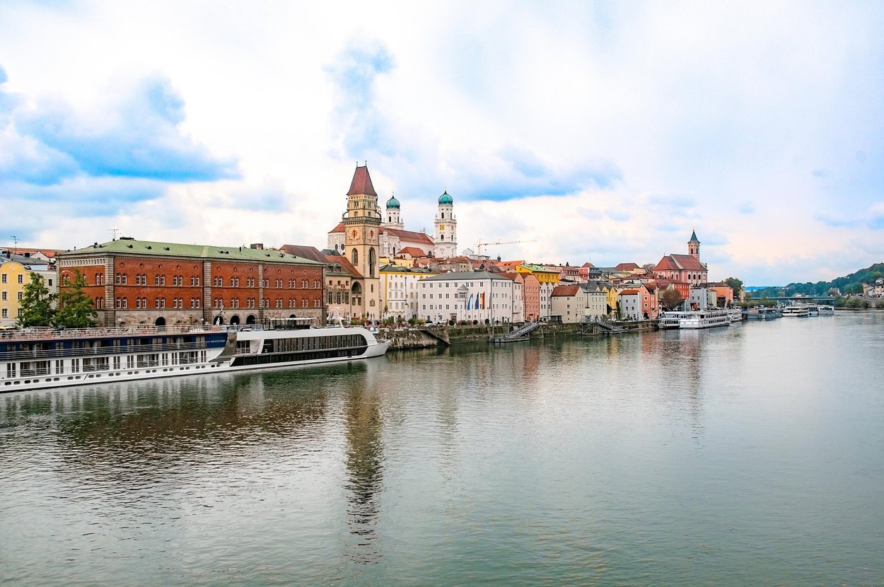 O navă sub pavilion românesc a luat-o razna pe Dunăre, în Germania