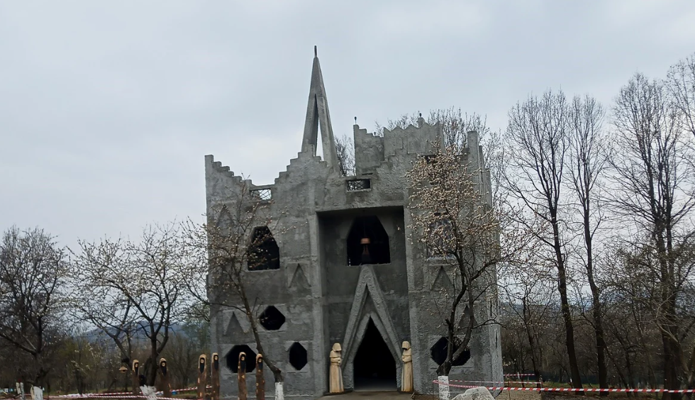Cea mai nouă atracție turistică din apropiere de Transalpina. Cum arată Castelul Vrăjitoarelor