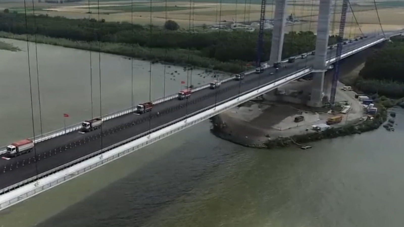 IMAGINI SPECTACULOASE | Cum se vede din dronă podul suspendat de la Brăila