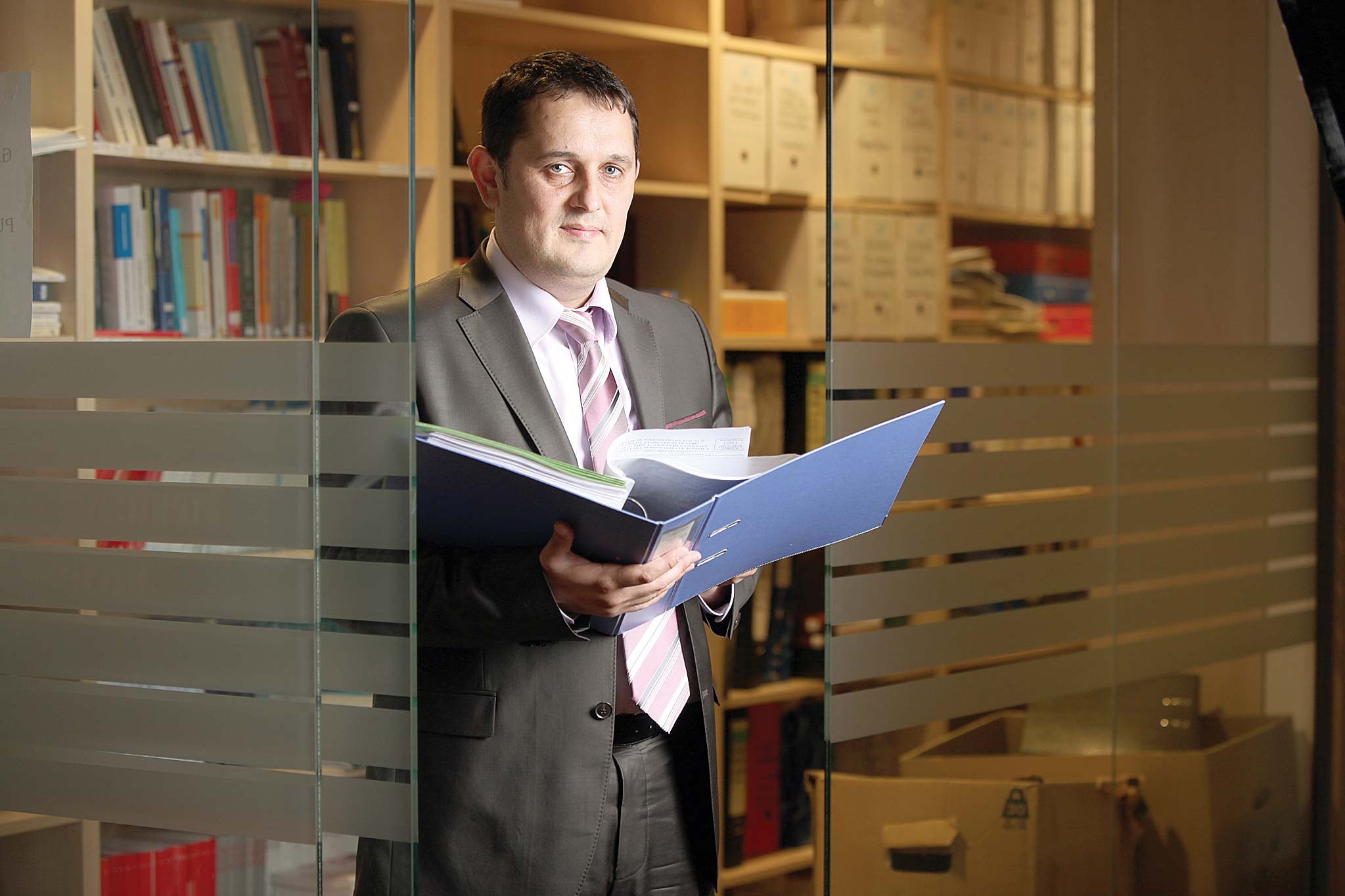 Val de ironii la adresa avocatului Piperea, candidat AUR la europarlamentare, după lansarea unei teorii a conspirației