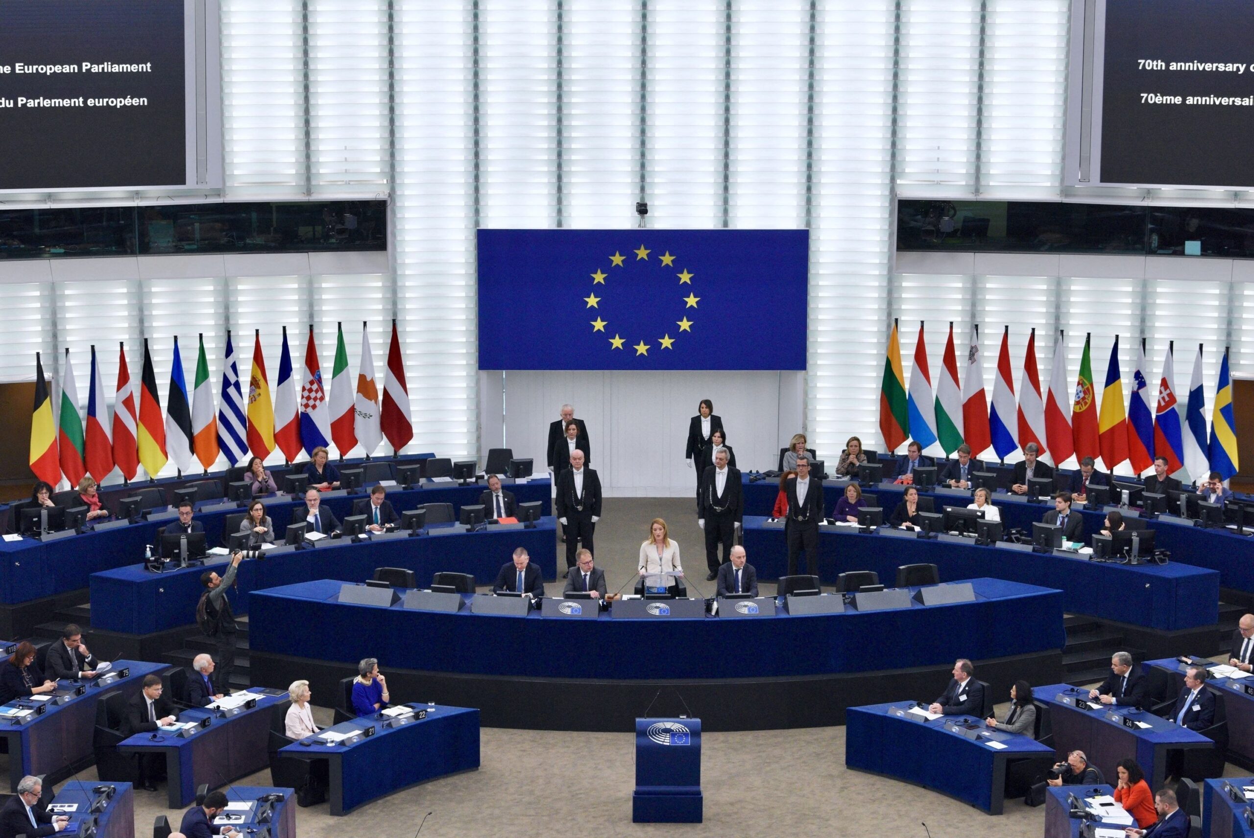 Ce venituri și bunuri au eurodeputații români: de la obiecte de valoare de sute mii de euro la economii generoase