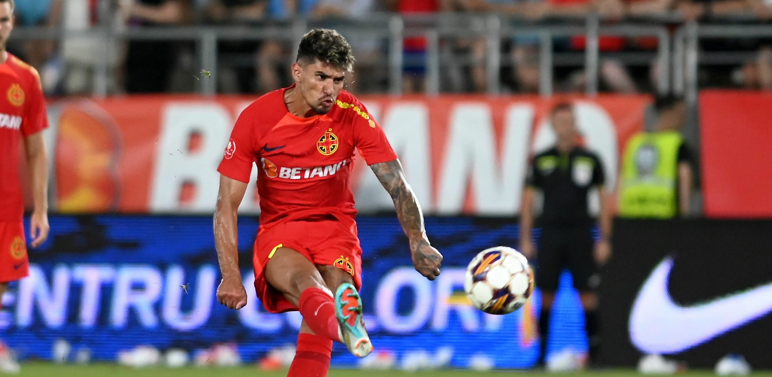 Cum l-a ținut pe loc Gigi Becali pe Florinel Coman la FCSB