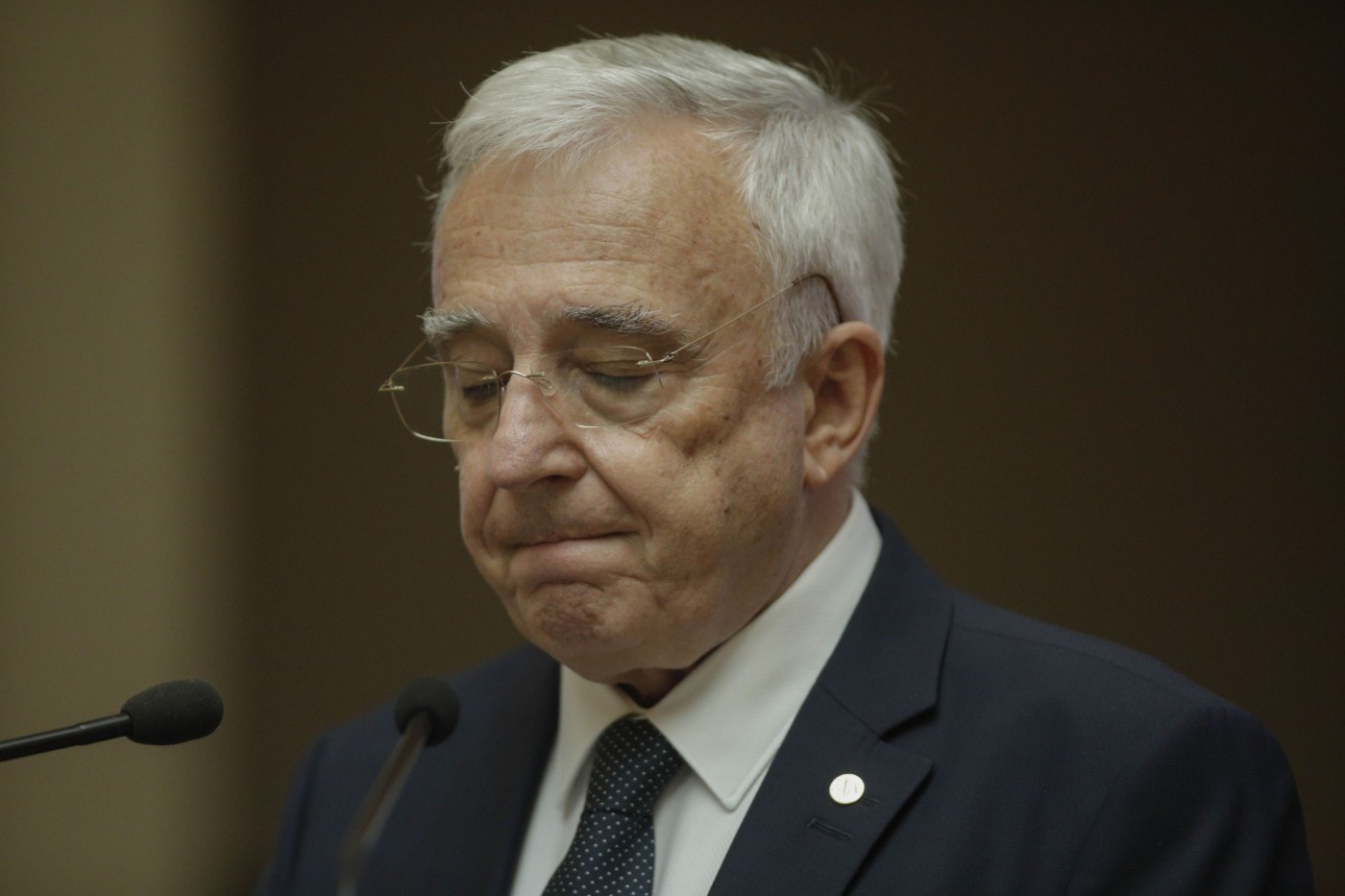 Cine sunt bugetarii de lux cu salarii diminuate, dacă ar avea loc plafonarea marilor lefuri