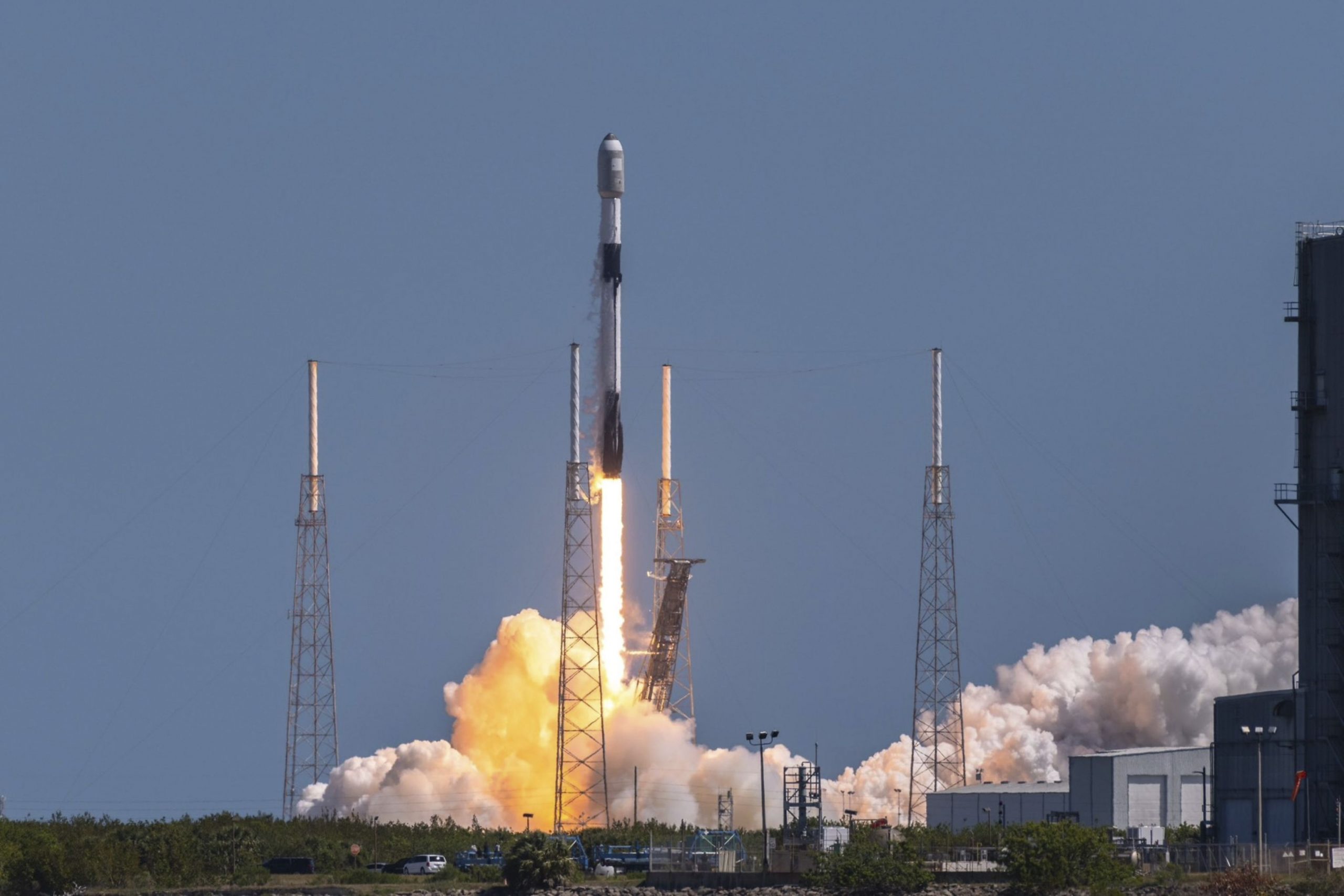 Ia-ți doza de spațiu. SpaceX și NASA pregătesc lansarea a 4 astronauți din 4 țări diferite