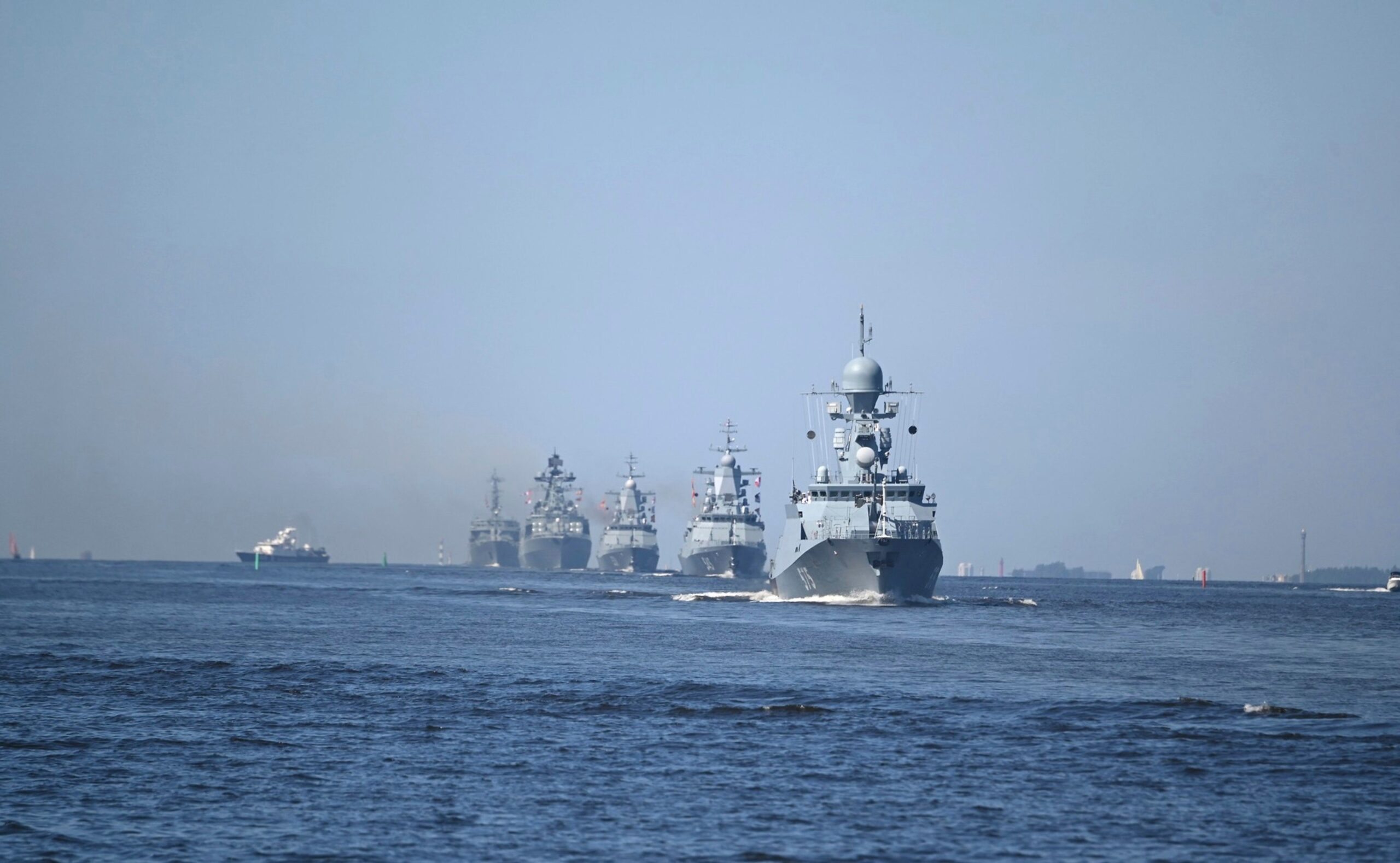 Marea Britanie anunță că Rusia a atacat o navă civilă în Marea Neagră: „Arată cât de disperat este Putin”