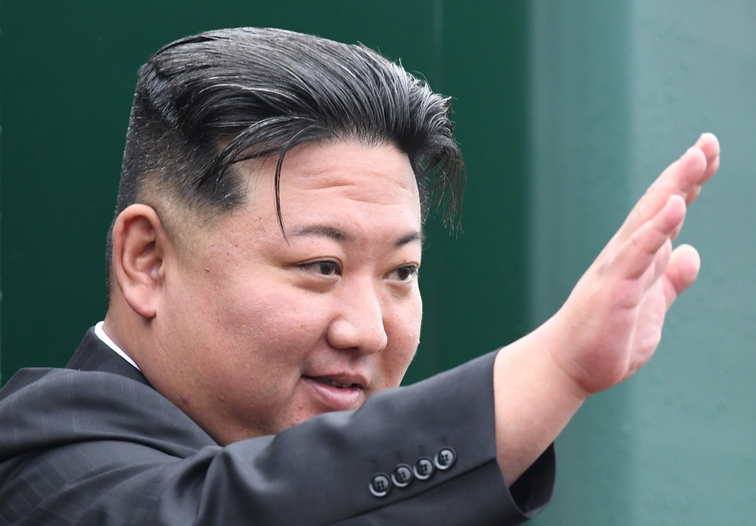 Kim Jong Un și-a încheiat vizita în Rusia. Un tren blindat îl va duce acasă. Ce cadouri a primit
