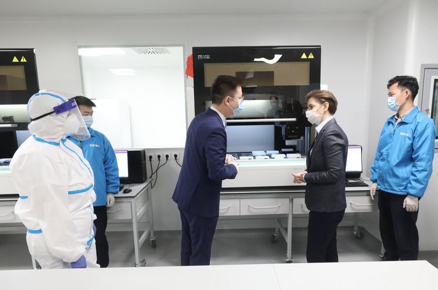 Cercetările Chinei pentru date genetice umane stârnesc temeri în comunitatea internațională. Laboratorul ei mobil s-a extins în 20 de alte țări de pe patru continente