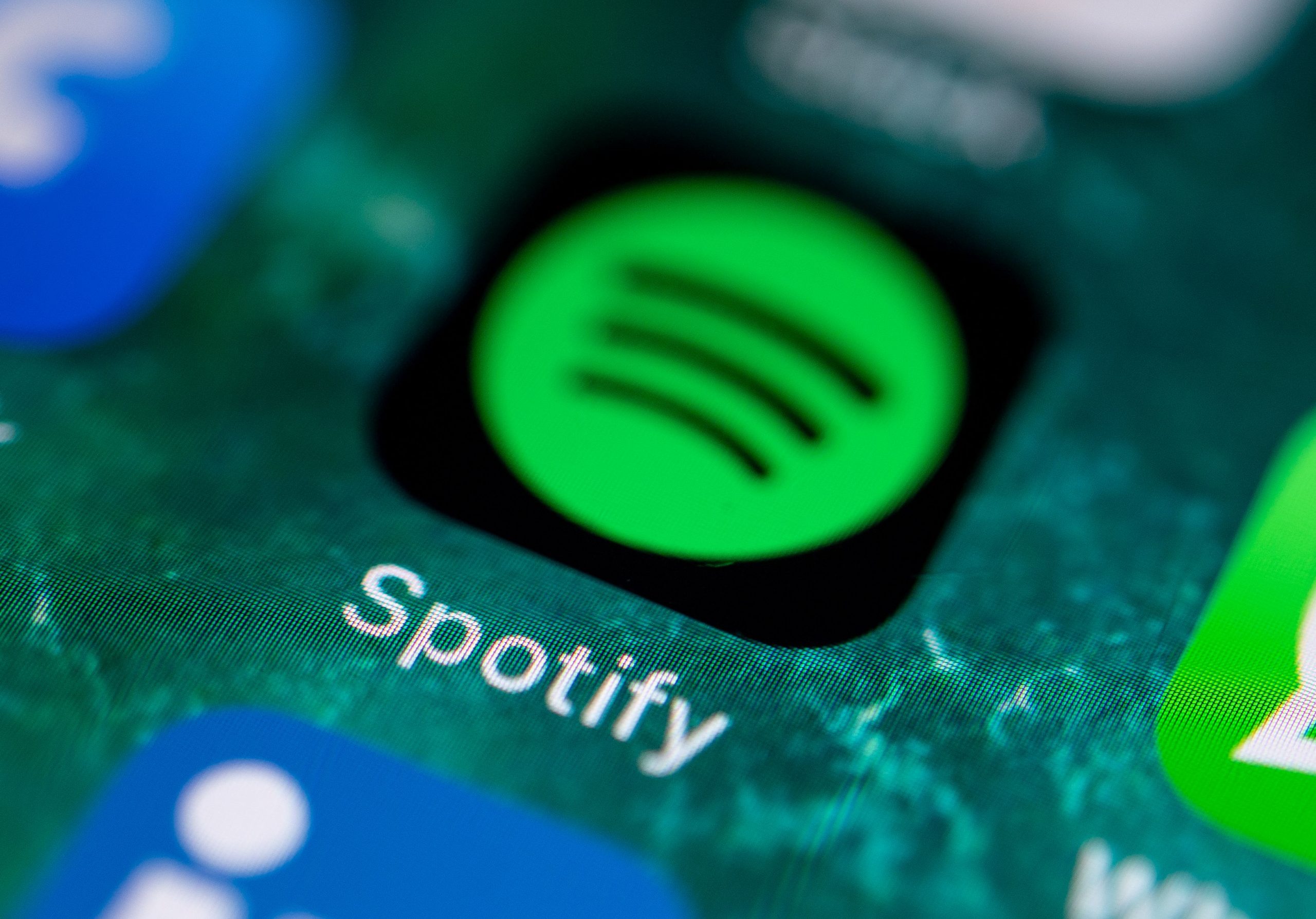 Spotify nu se limitează. Șeful platformei de streaming spune că nu are de gând să interzică complet conținutul creat de inteligența artificială