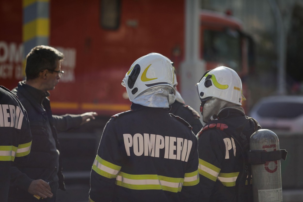 Bărbat care se ascundea de poliție într-o fântână, SALVAT de pompieri
