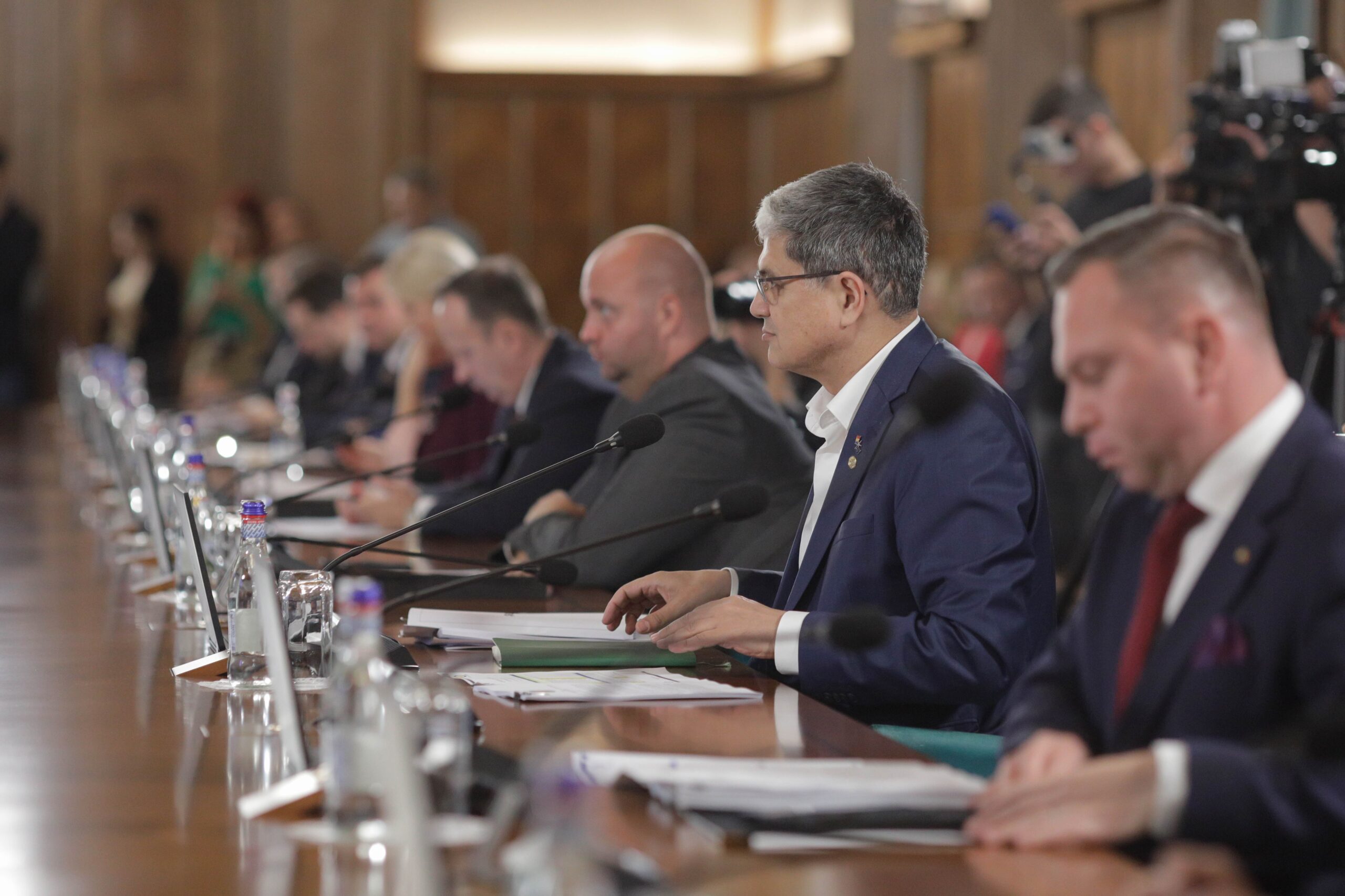 Cum motivează Guvernul lipsa rectificării bugetare şi ce riscuri generează | ANALIZĂ