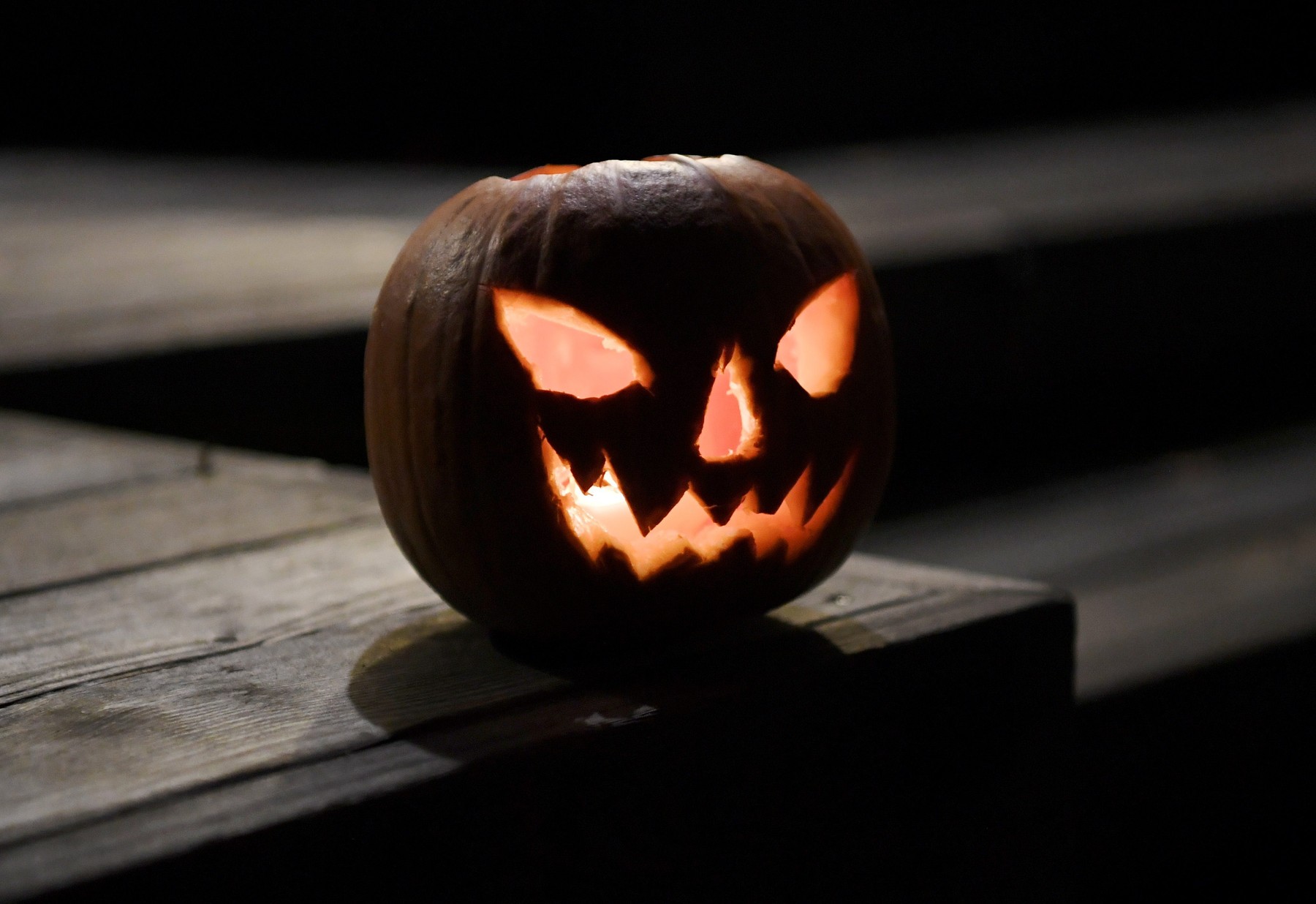 Petrecerea de Halloween bate la usă. Cum au ales vedetele să își decoreze casele cu ocazia sărbătorii