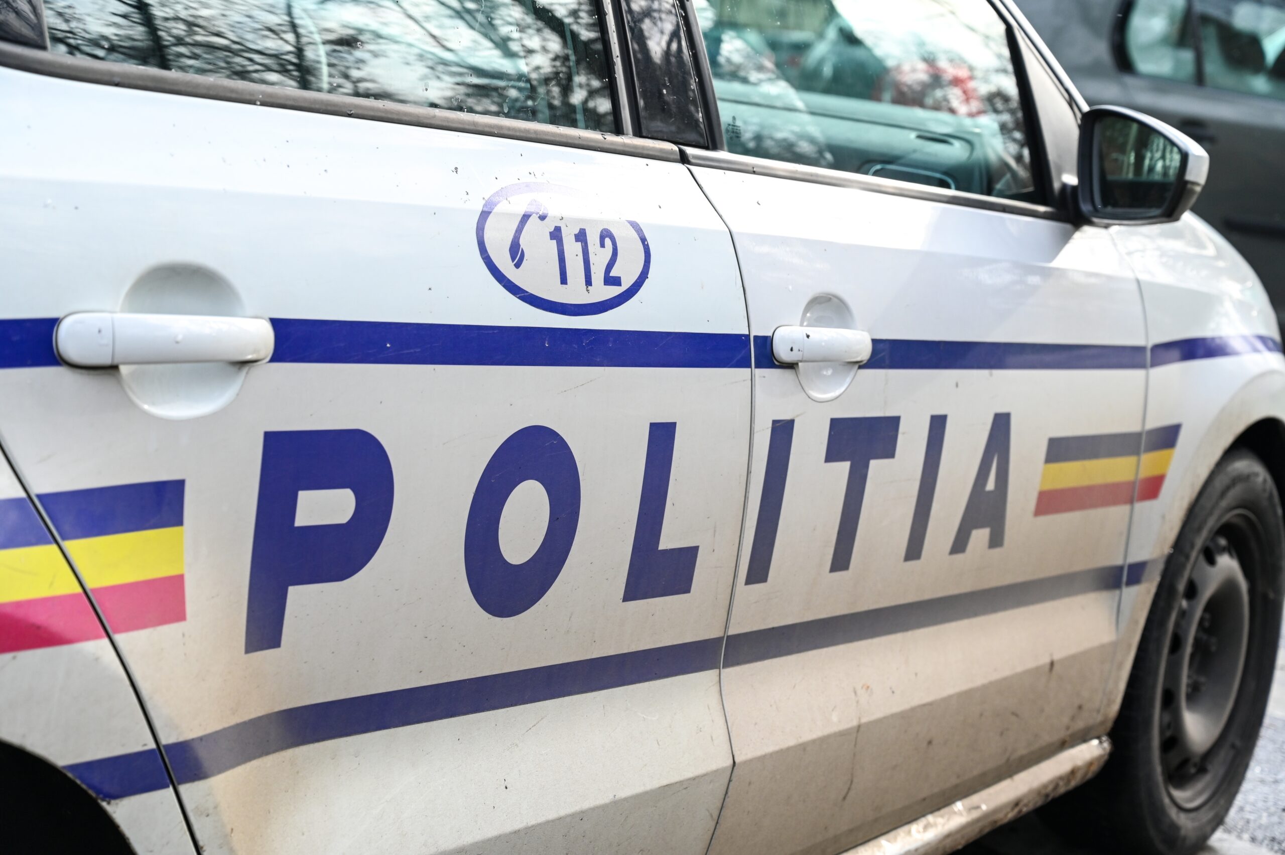 Tânăr oprit de polițiști cu focuri de armă după ce a fugit de un control de rutină