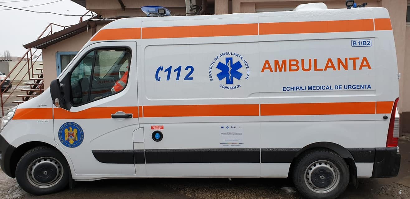 Șapte oameni au ajuns la spital după ce într-un bloc din Chiajna, s-a semnalat miros de clor şi monoxid de carbon
