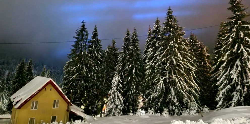 Fenomen extrem de rar! Aurora boreală albastră, vizibilă în România