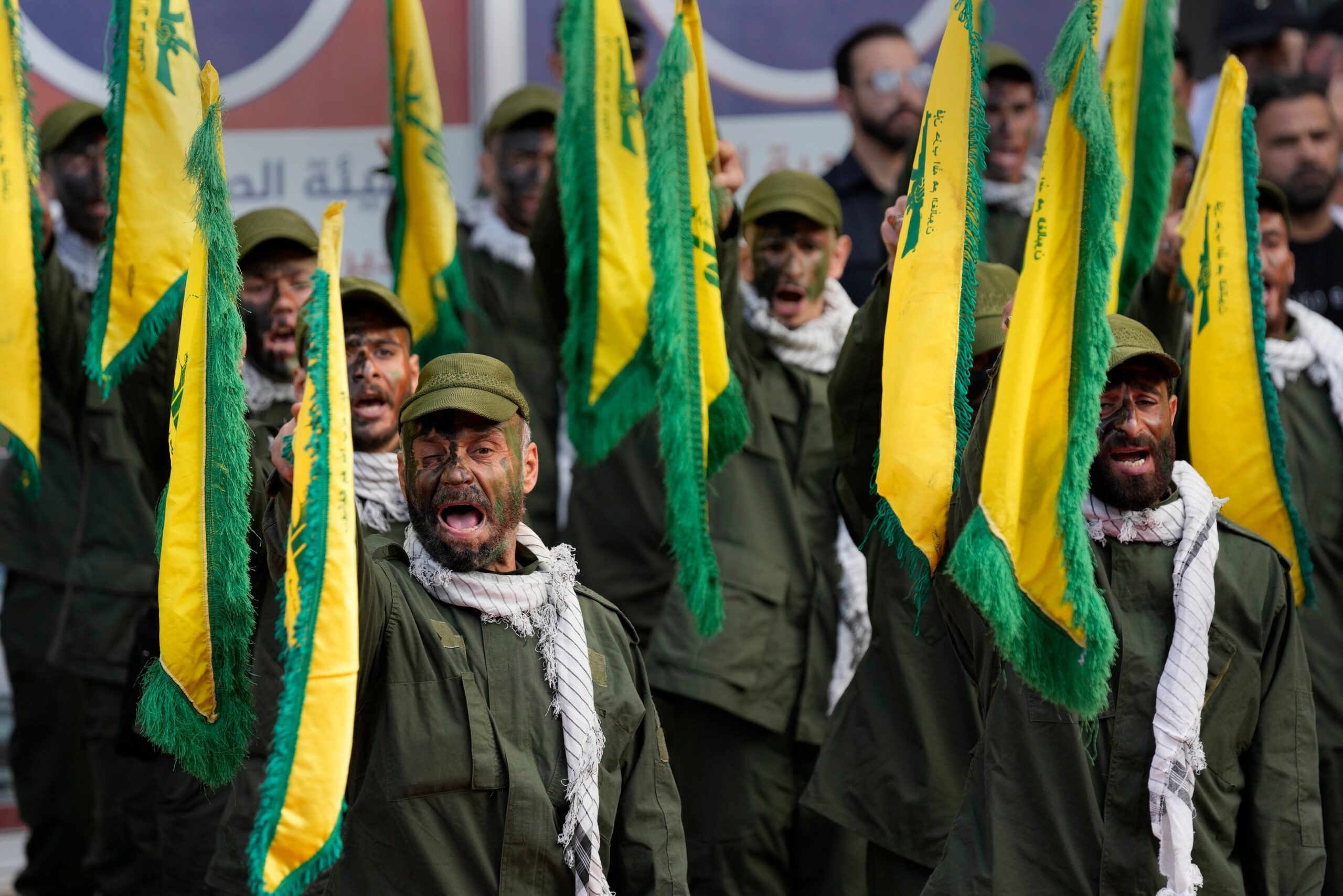 Hezbollah anunţă că a lansat zeci de rachete împotriva unei baze militare din nordul Israelului