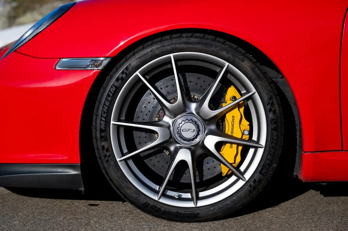 Greșeala JENANTĂ de la interiorul lui Porsche 911. Cea mai „ieftină” echipare costă 115.000 de dolari