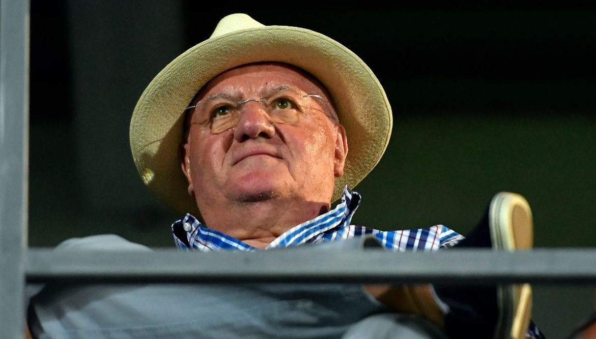Mitică Dragomir le cere acționarilor milionari de la Dinamo să își facă poze cu Brigitte Bardot