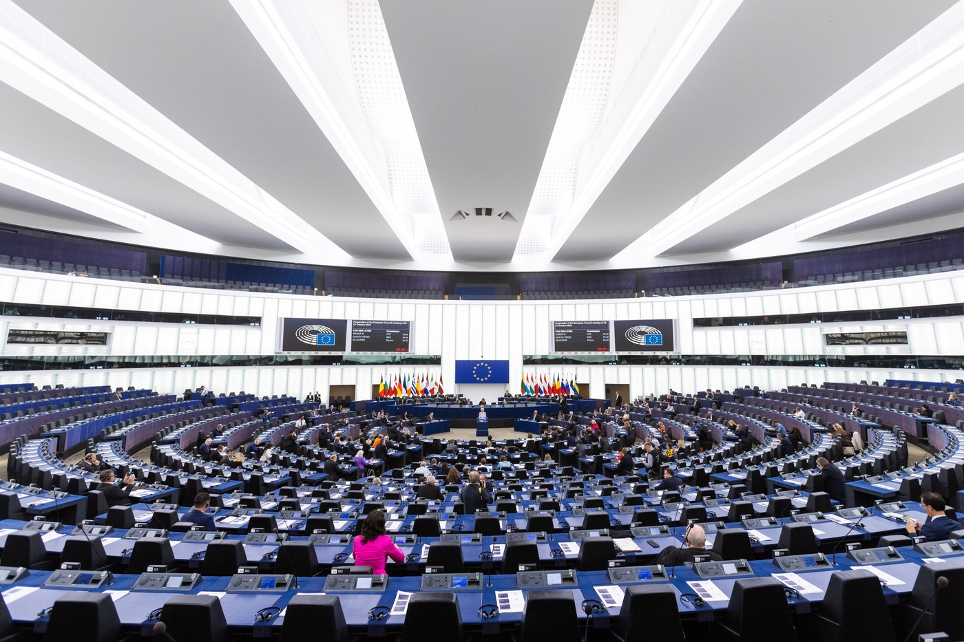 Sistemul financiar european NU ESTE PROTEJAT în totalitate de încălcările normelor statului de drept