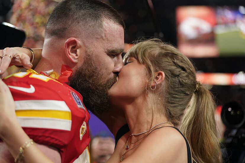 Taylor Swift și Travis Kelce au fost surprinși în Bahamas.