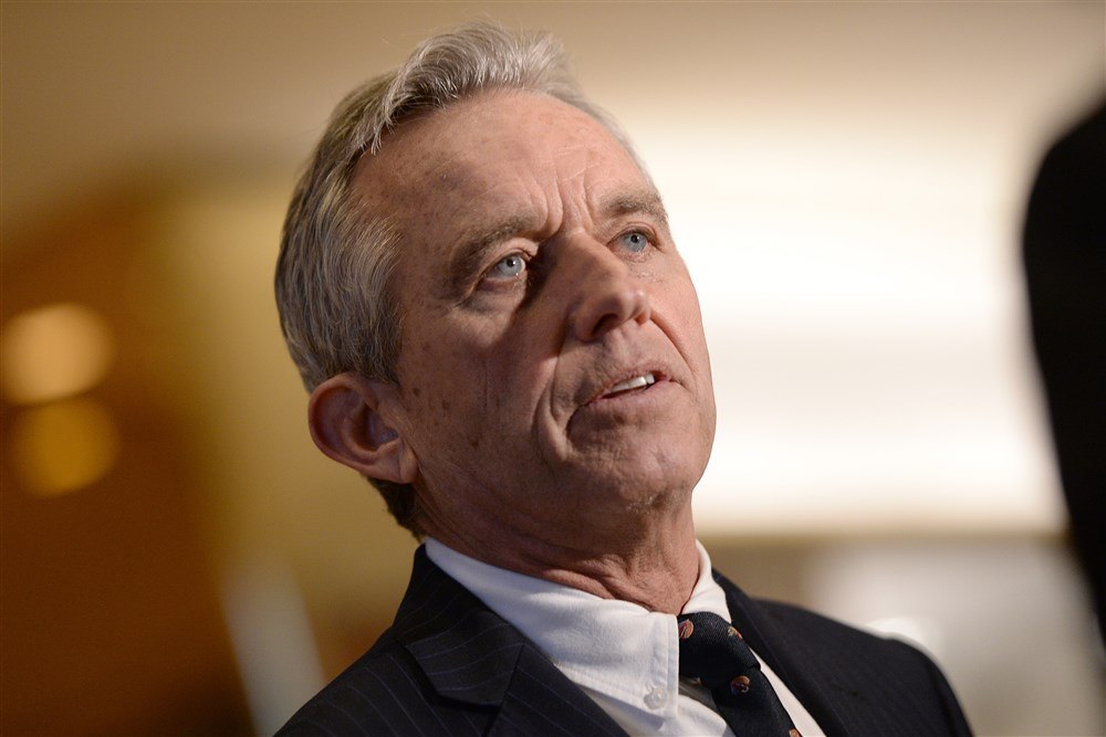 Candidatul independent „RFK Jr” deplânge că nu poate dezbate cu Biden şi Trump