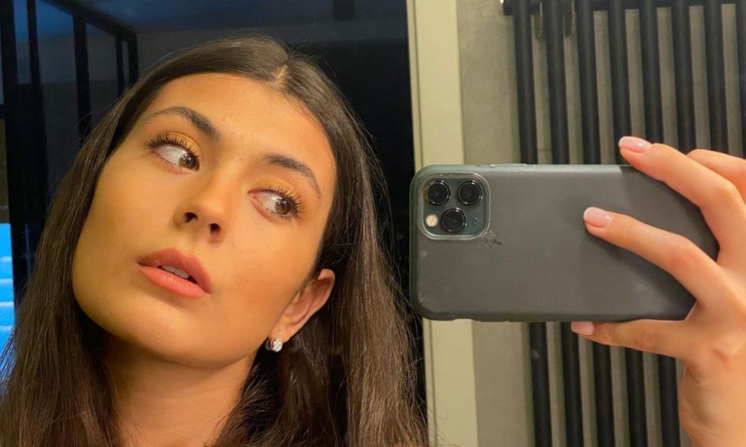 Sclipitoarea fiică a lui Ilie Dumitrescu. Toată lumea a întors privirea spre ea când a pășit pe covorul roșu la filmul Generației de Aur