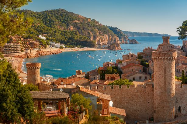 Hotelurile din Catalonia ar putea avea limită de consum de apă
