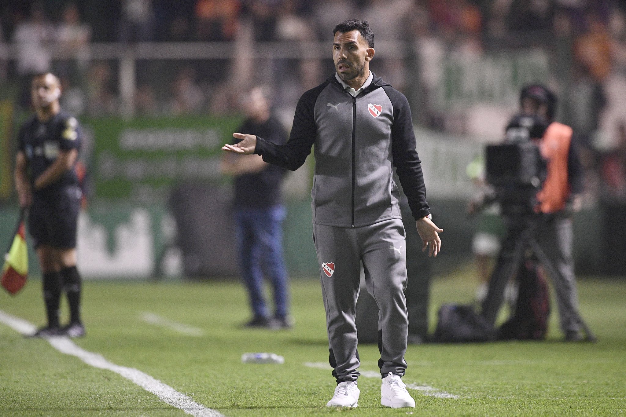 Carlos Tevez, internat de urgență în spital