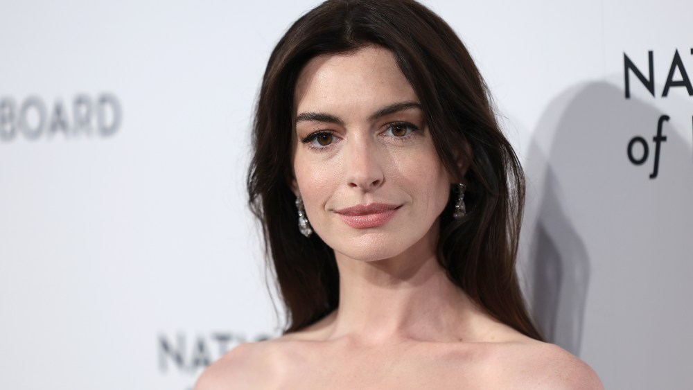 Anne Hathaway a sărutat 10 bărbați la un casting