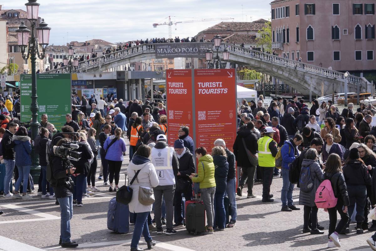 Venețienii protestează față de taxa de intrare impusă turiștilor