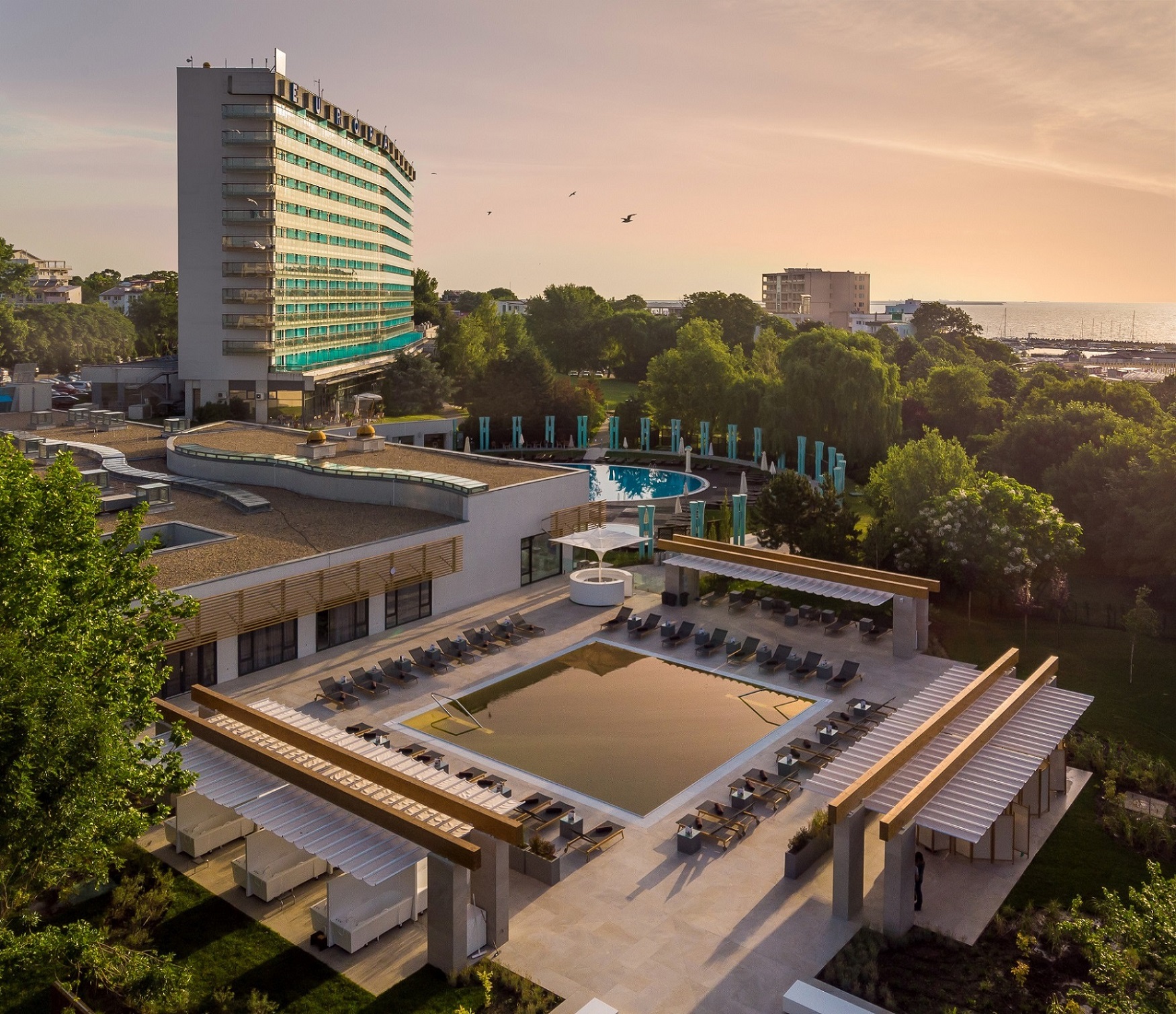 Ana Hotels dispune de 221 de camere cu vedere la mare