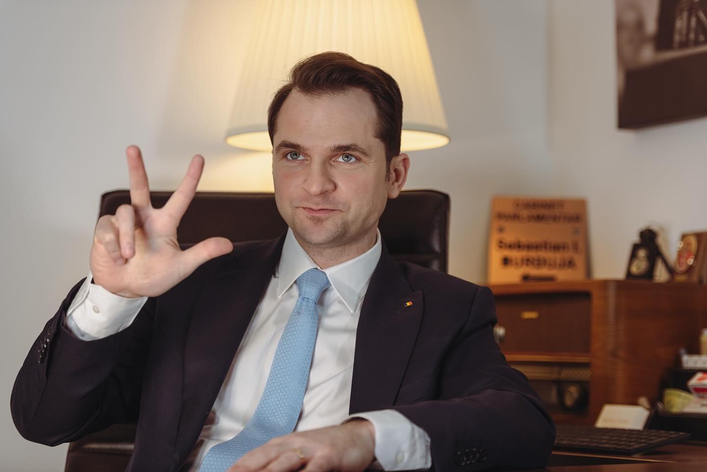 Cum l-a ironizat Sebastian Burduja pe Nicușor Dan într-un platou de televiziune. “E nevoie de el înapoi în societatea civilă bucureșteană”