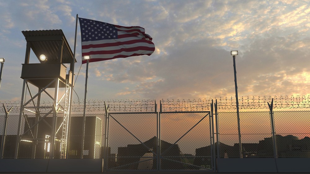 Tot mai mulți spioni chinezi și teroriști iranieni sunt surprinși în apropierea bazelor militare americane, avertizează un congresmen american