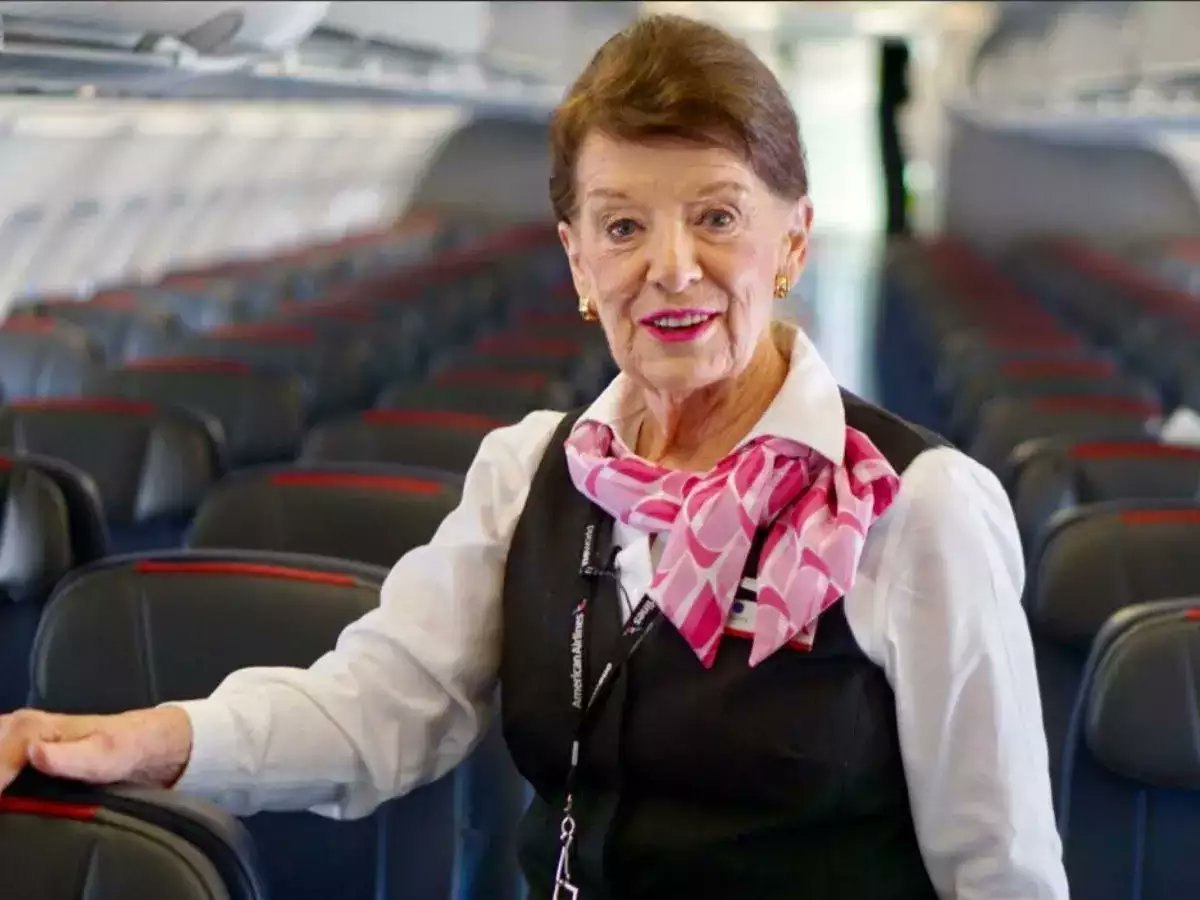 Cea mai longevivă stewardesă din lume a murit. Imagini din tinerețe cu o „legendă a zborului” VIDEO
