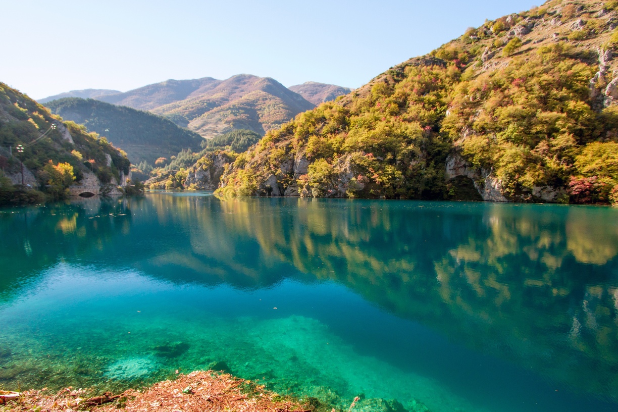 Ce vizitezi în Italia? Lacul Scanno ascunde mistere paranormale