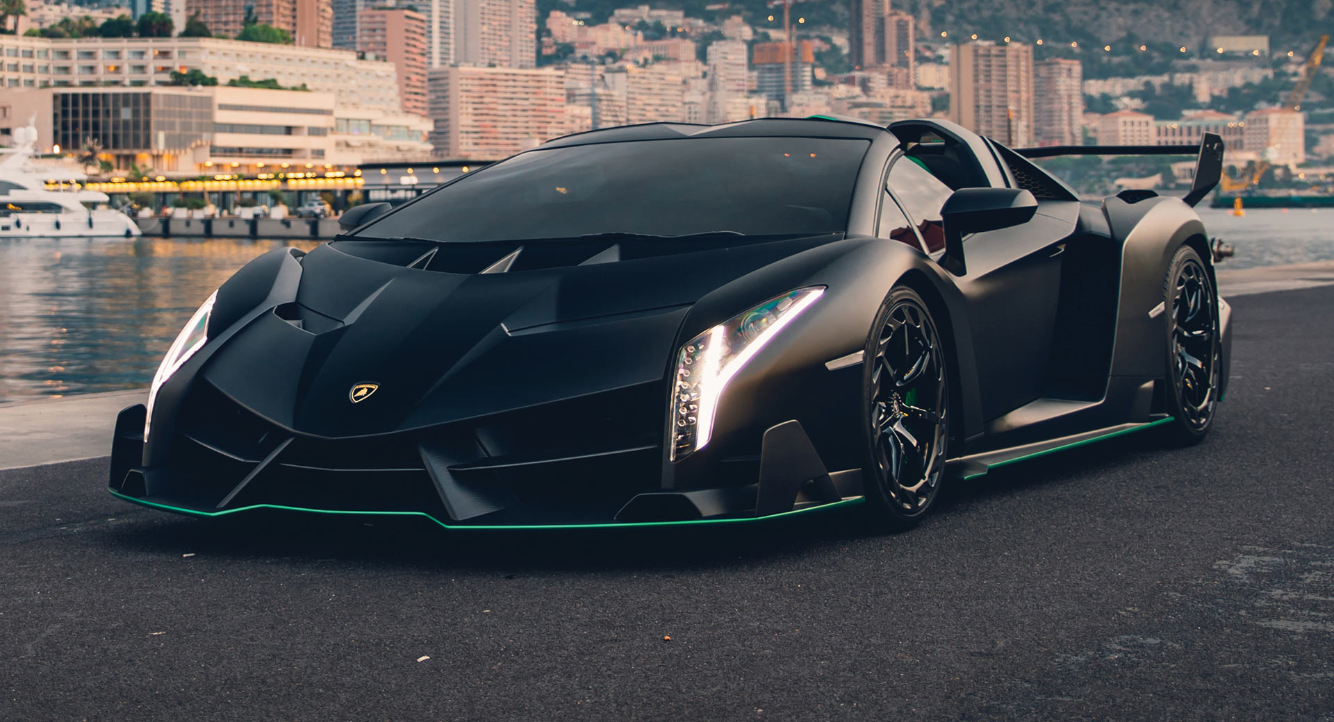 Modelul Veneno Roadster este una dintre cele mai rare mașini