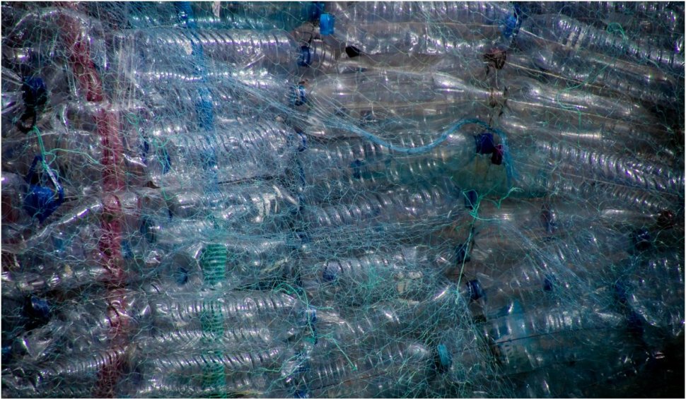 Cercetătorii au descoperit un plastic care se autodistruge