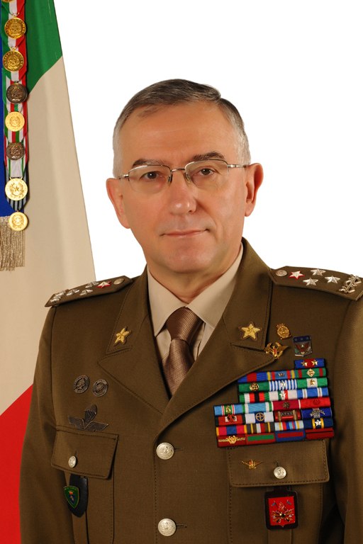 Claudio Graziano, fost şef al Comitetului Militar al UE, găsit mort, acasă. Alături, un pistol și un bilet de adio