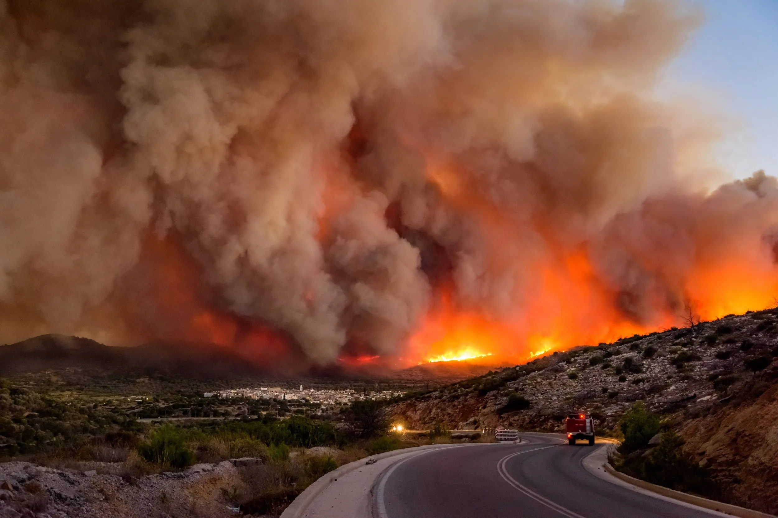 13 persoane au fost arestate în Grecia din cauza unui incendiu