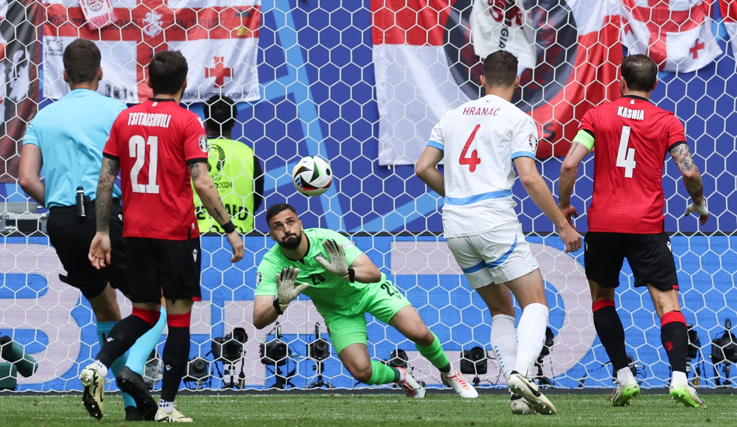 După Radu Drăgușin, un alt fotbalist care a uimit la EURO 2024 refuză Bayern Munchen! Costă 40.000.000 de euro, dar a pus o condiție