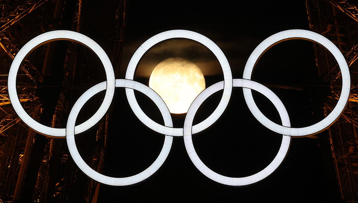 Un român care nu face parte din Team România a cucerit medalia de aur la Jocurile Olimpice de la Paris, sub privirile lui Emannuel Macron