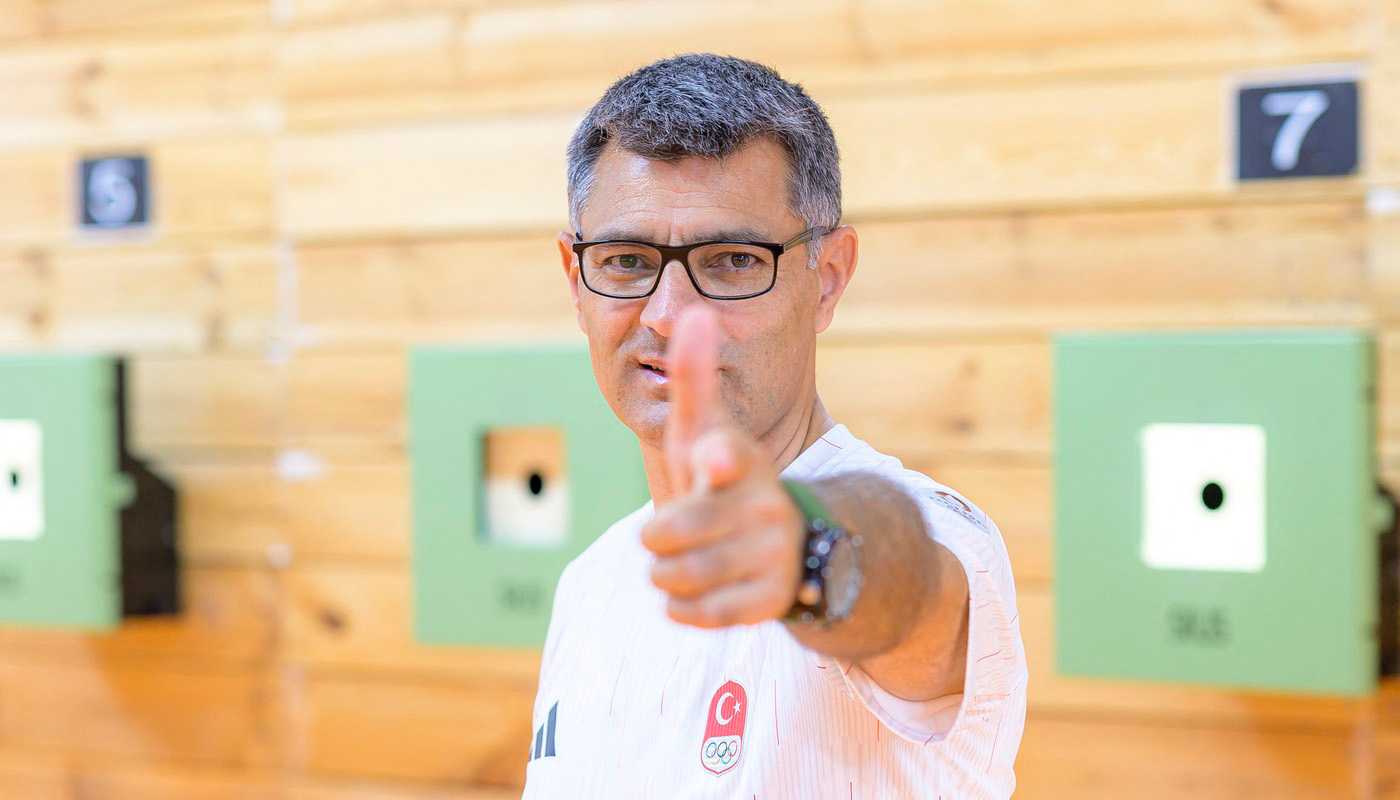 „Dacă îți cumperi un ceas, trebuie să fie Nacar. Dacă îți iei o nevastă, trebuie să fie unguroaică”. Povestea modelului purtat de Yusuf Dikec, turcul care a creat isterie la Jocurile Olimpice în proba de tir, și cât costă acesta