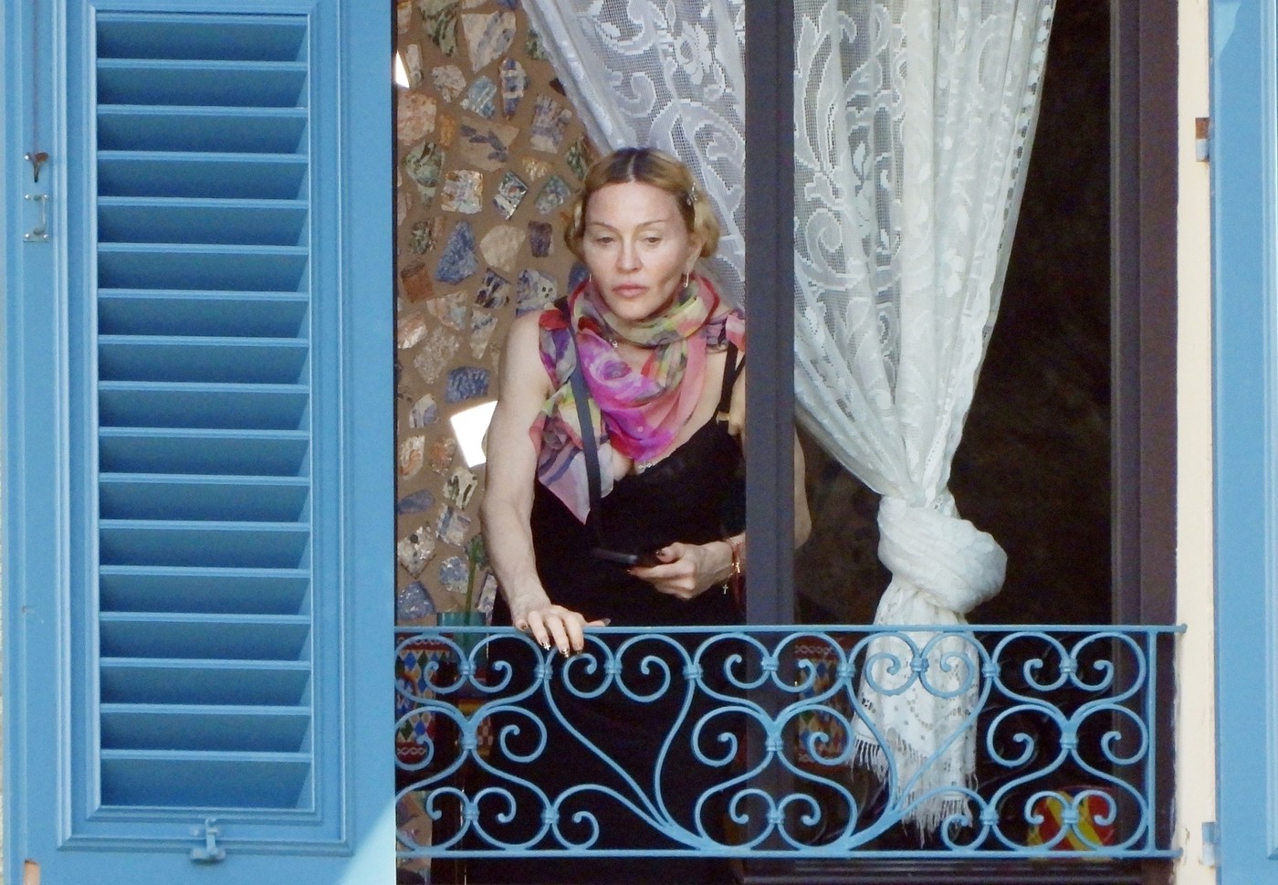 Madonna se iubește cu un bărbat care e cu 37 de ani mai tânăr ca ea. Cum a făcut haz de necaz fosta parteneră a fotbalistului despre relația acestuia cu cântăreața