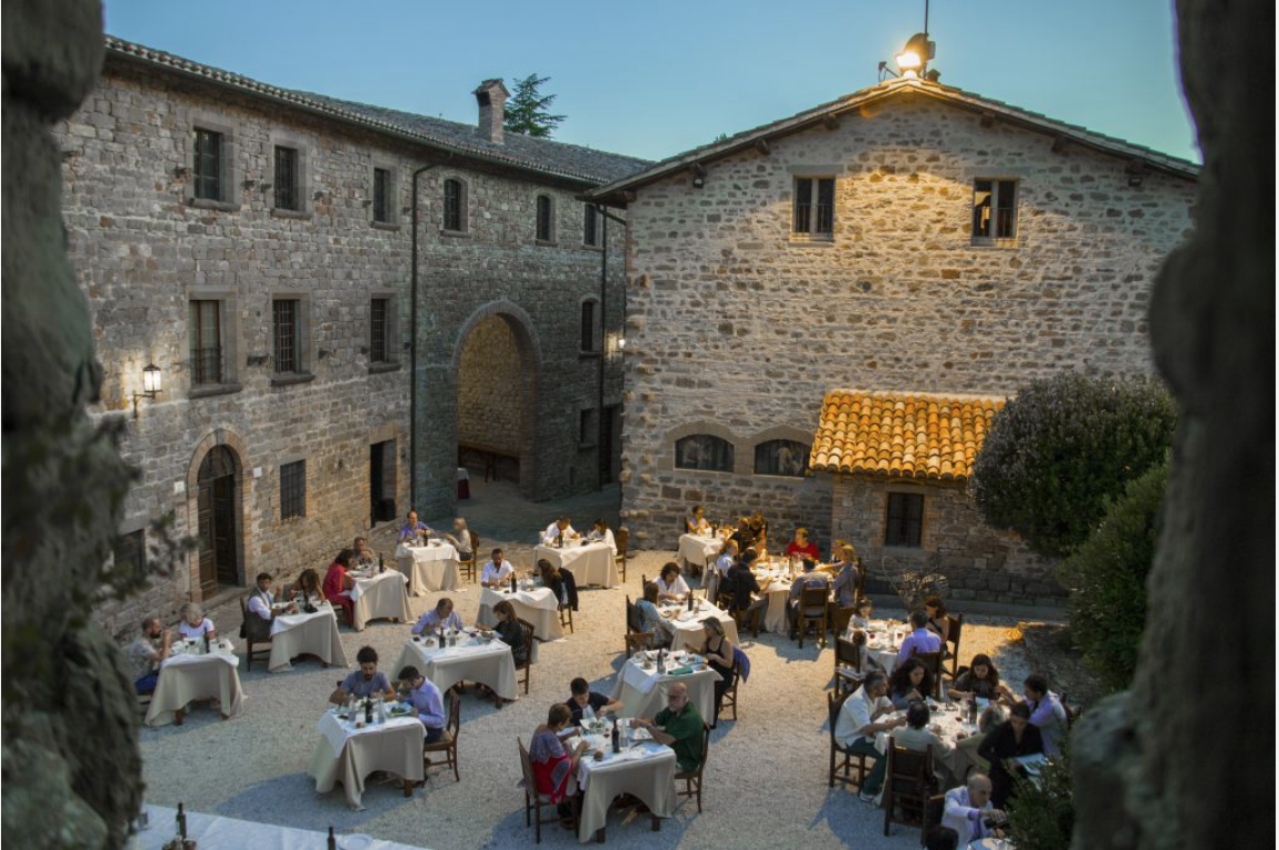 Pleci în vacanță și vrei să stai în castel? Care e clasamentul