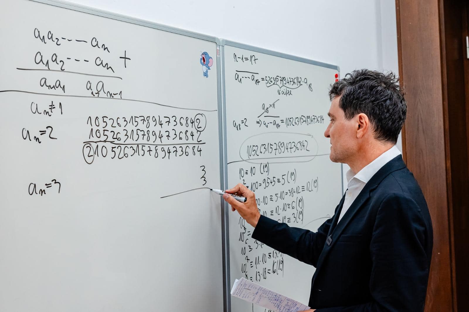 Nicuşor Dan, după ce a rezolvat o problemă de clasa a IV-a: „Ce învăţăm noi în şcoală nu este foarte raportat la realitatea din jurul nostru”