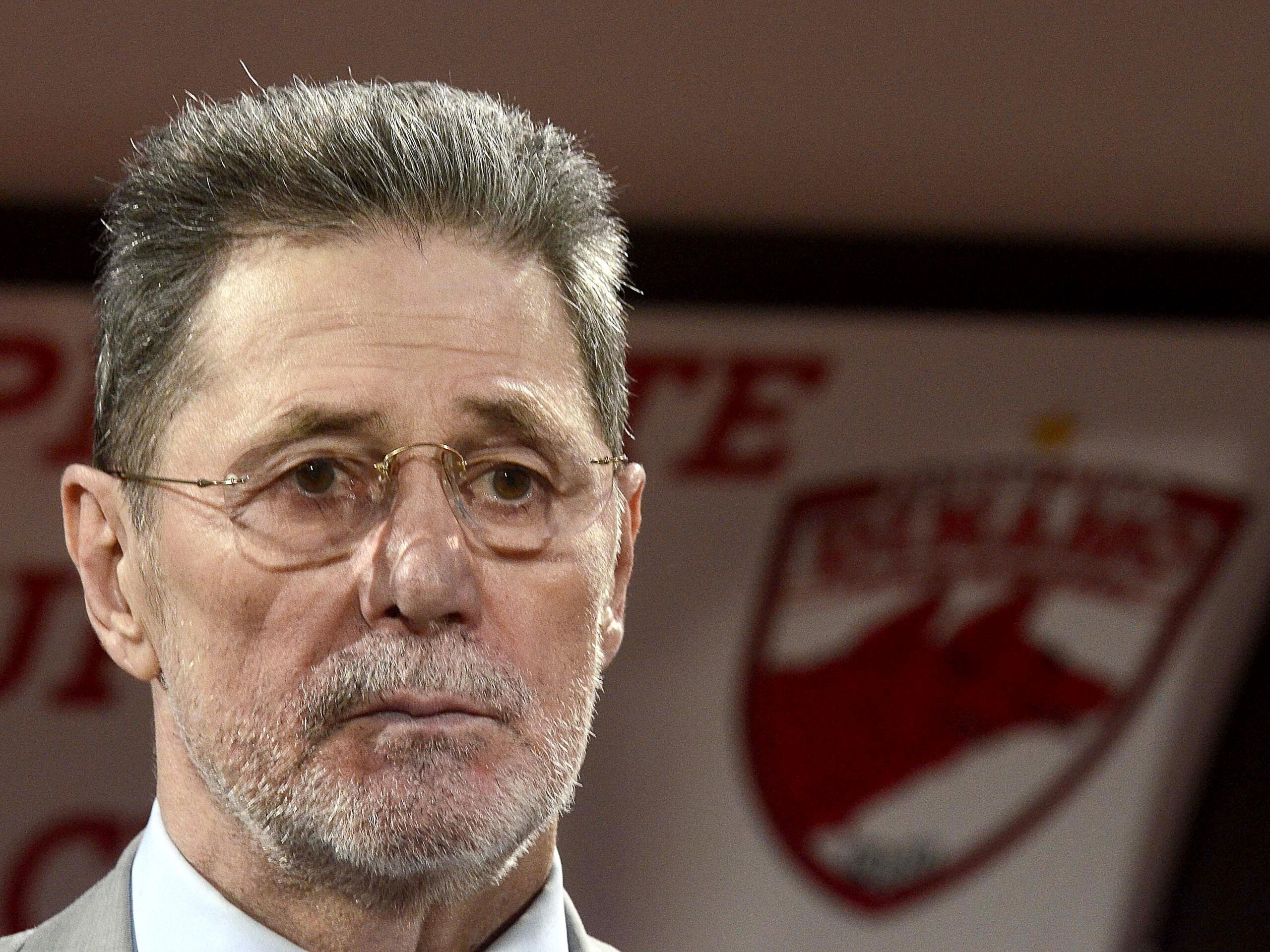 Cornel Dinu, internat în spital, după ce a amețit și și-a spart capul în urma căzăturii!