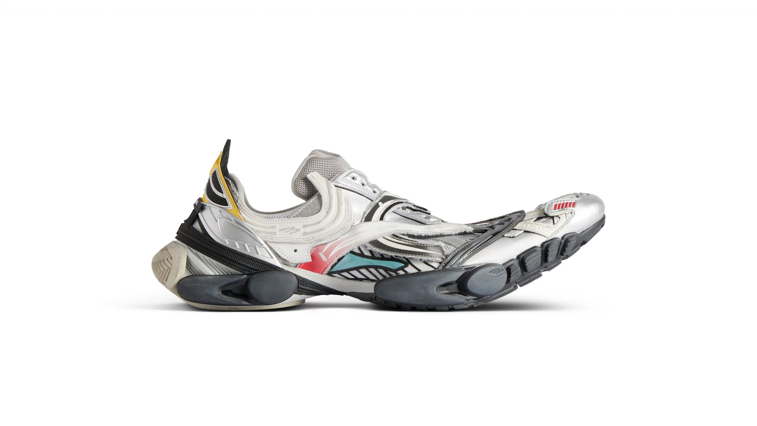 Balenciaga lansează adidașii reptilă multicolori