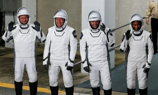Astronauții care au fost readuși pe Pamânt au fost internați