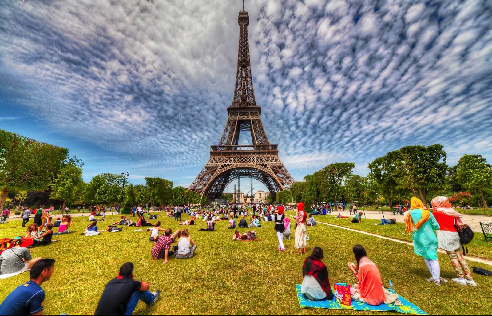 Parisul adoptă o propunere care vizează redistribuirea turiștilor